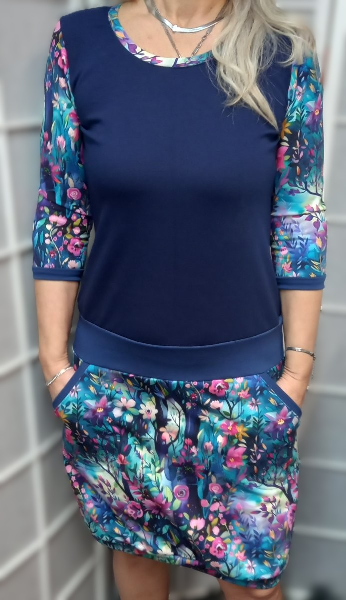 Šaty - květy (teplákovina), velikost M - SLEVA NA UŠITÝ KUS