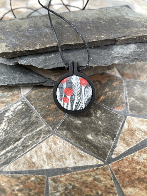 Malovaný přívěsek Vlčí máky