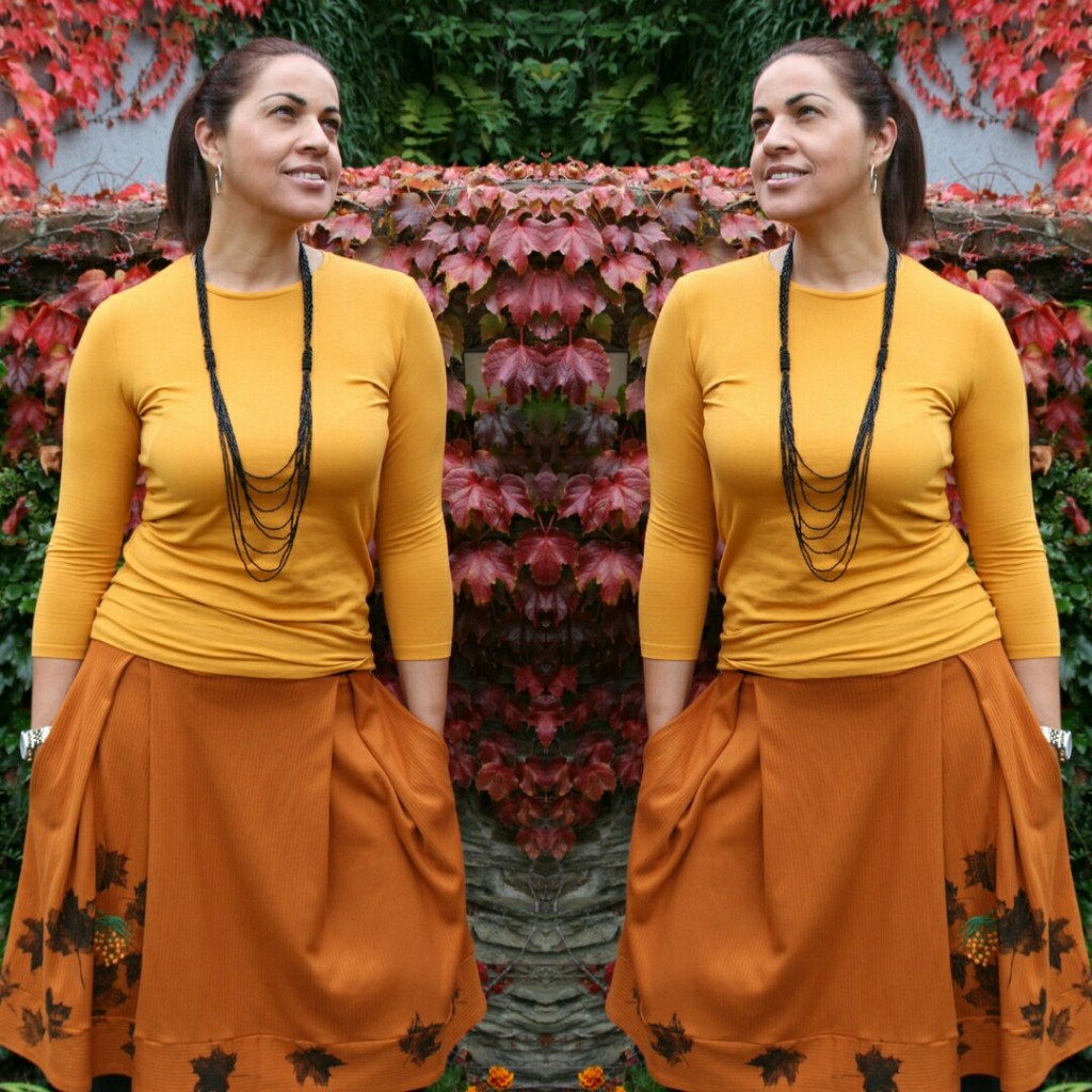 Sukně plná listí,ručně vyšívaná...