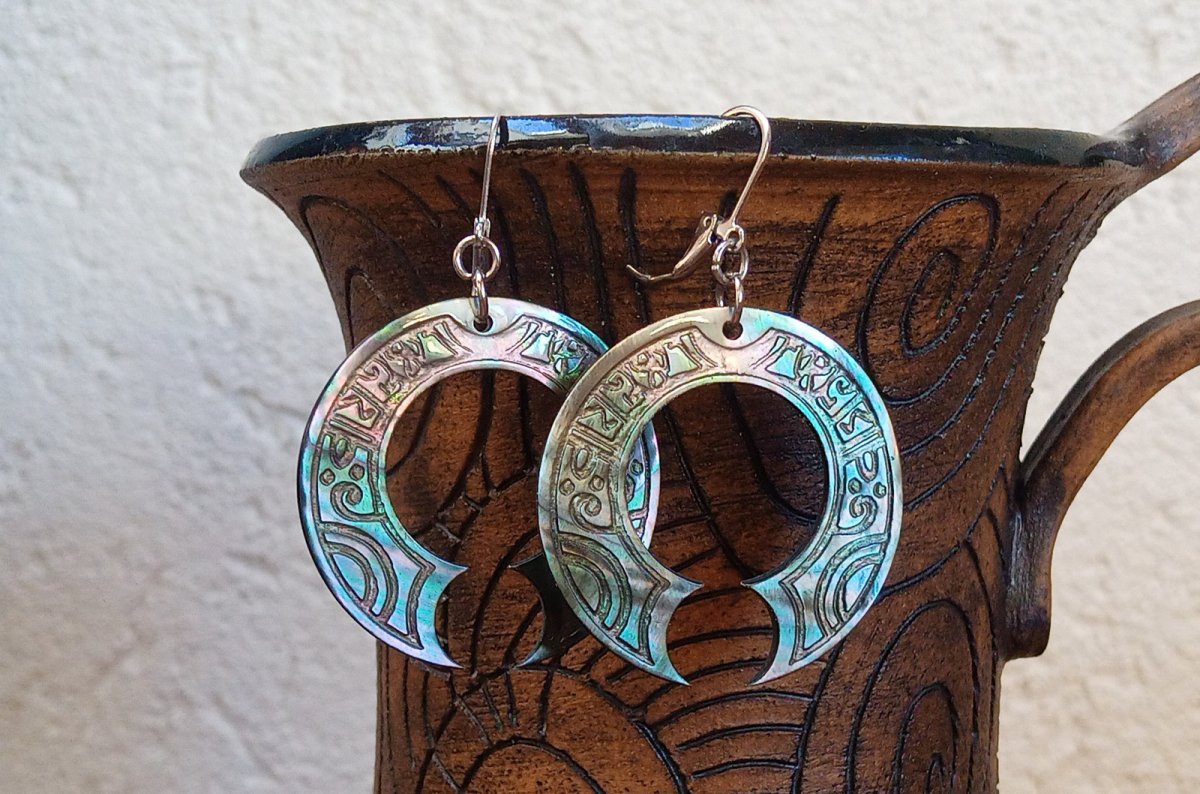 Abalone paua Novozélandská perleť na chirurgické oceli, duhové náušnice