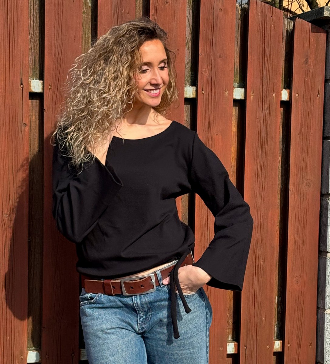 Top černý s vázáním