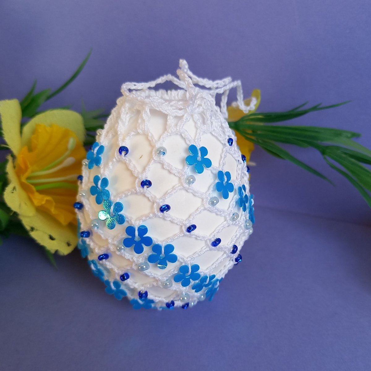 Návlek na vajíčka s flitry- sv,modré kytičky menší