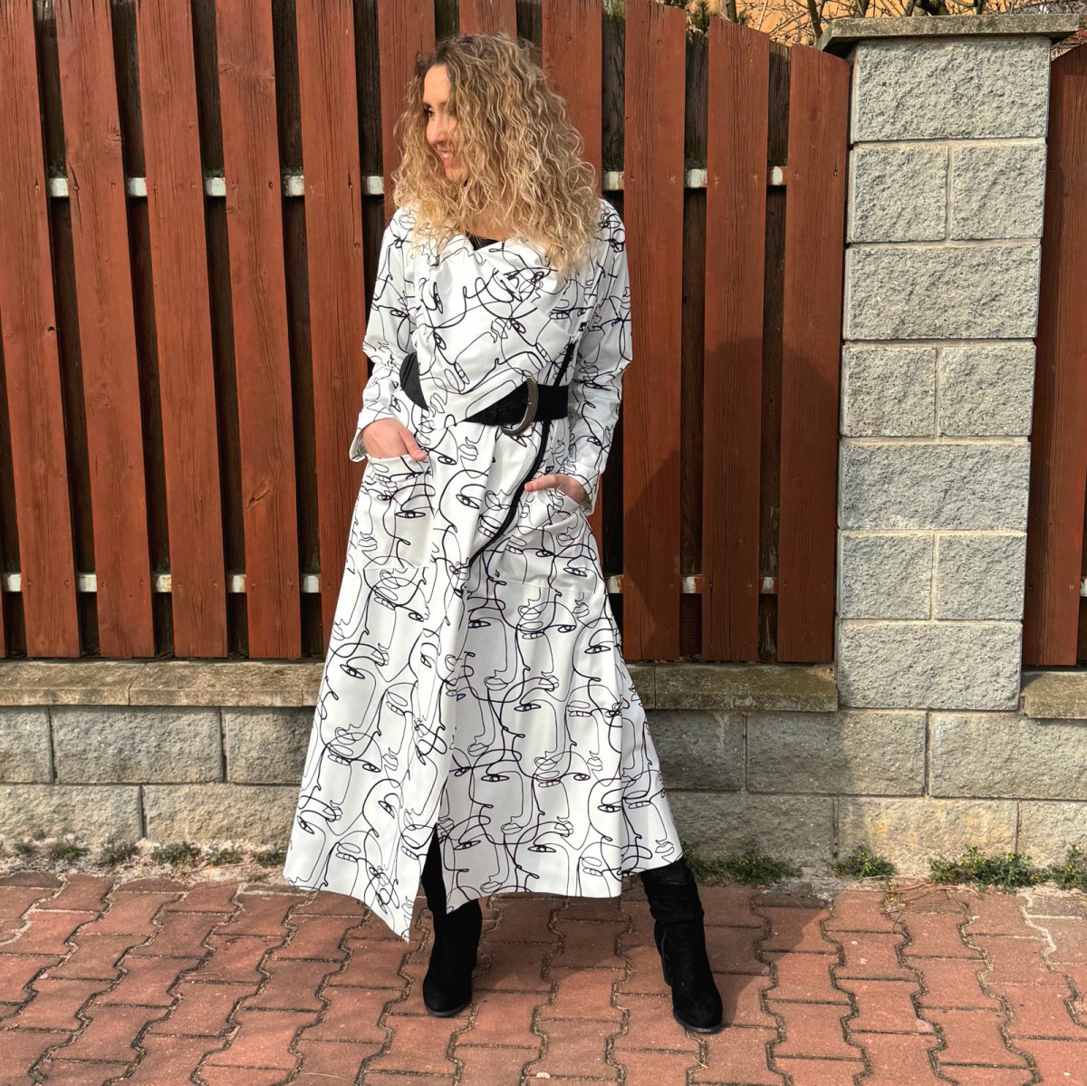 Neoprenový kabátek bíločerný dlouhý