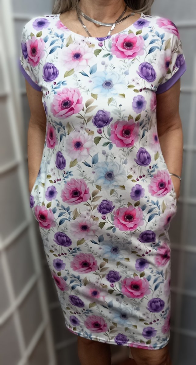 Šaty s kapsami - růže na bílé (bavlna)