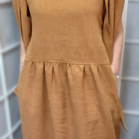 Lněné šaty s kapsami - barva okrová