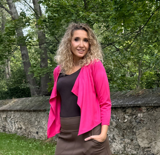 Krátký cyklámen kardigan