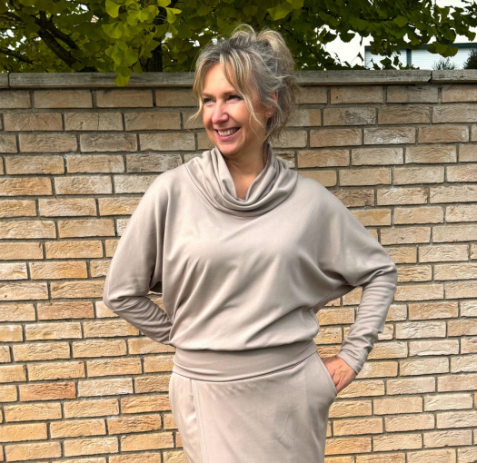 Rolák s netopýřím rukávem béžový