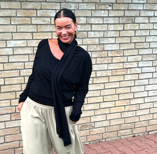 Netopýří tunika s ozdobnou šálkou černá