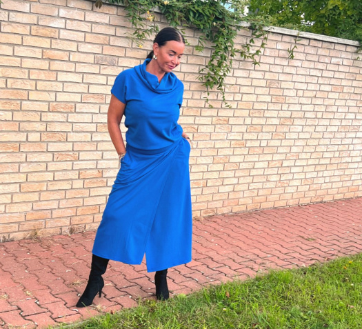 Šaty se zavinovací sukní dlouhé modré