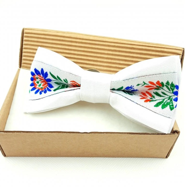 Folklórny motýlik biely