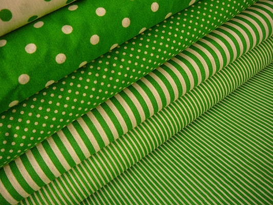 Bavlněná látka - metráž - zelená s malým proužkem - š. 150 cm