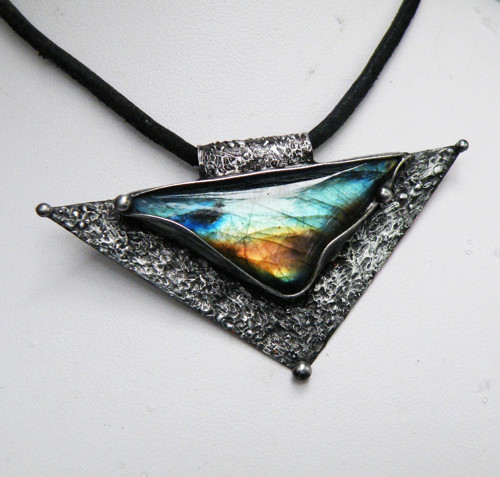 Východ Slunce nad oceánem...(labradorit) 