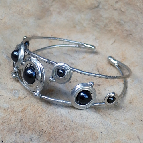 Kruhy, kruhy, kruhy... náramek