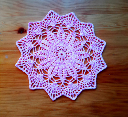 Růžová háčkovaná dečka (205mm)