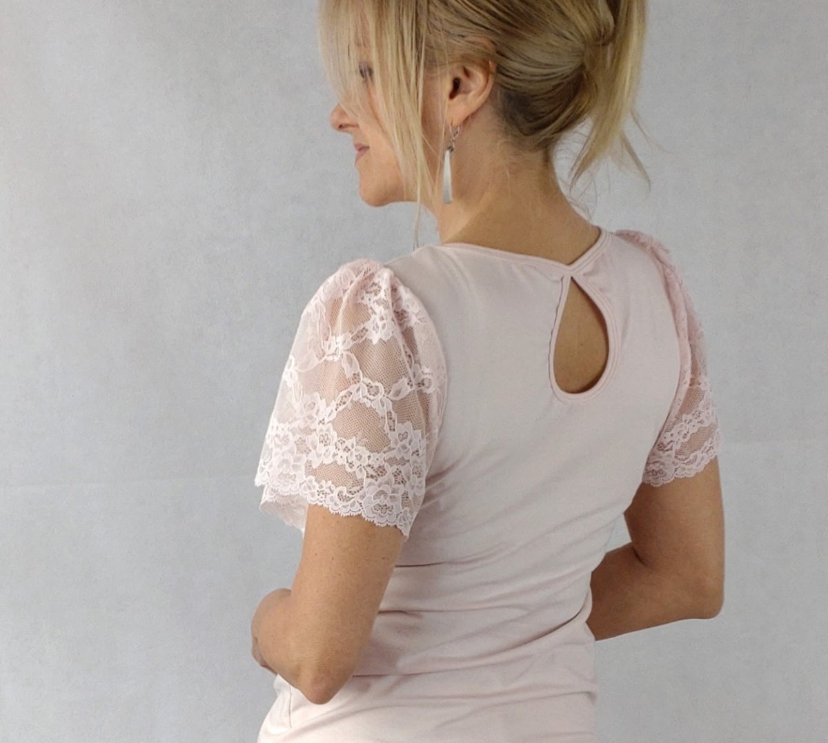 Tričko s krajkovými rukávy