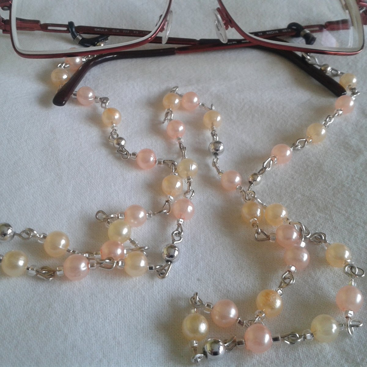 Perlová šňůrka na brýle (159)