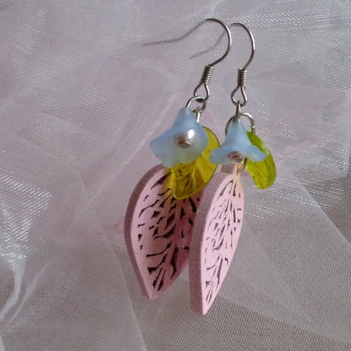 Růžové lístečkové náušky