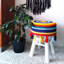 Háčkovaná BOHO barevná stolička 