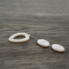 Jednoduchý perleťový náhrdelník s kapkou II.