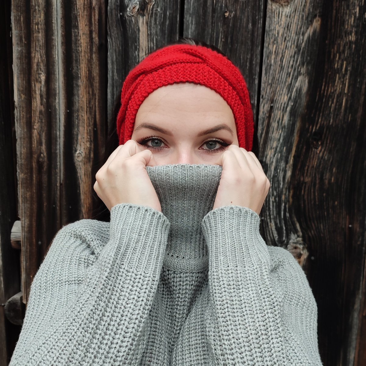 Čelenka dámská tmavočervená