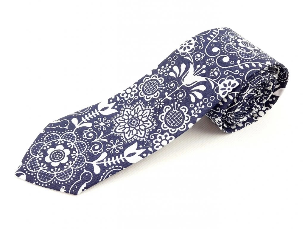 Folklórna Kravata slim fit modrobiela