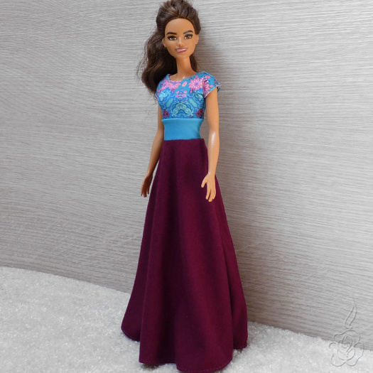 Dlouhé barevné šaty pro Barbie