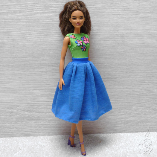 Barevné šatičky pro Barbie