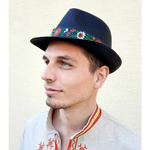 Pánsky Folklórny Klobúk s Čiernou Stuhou 