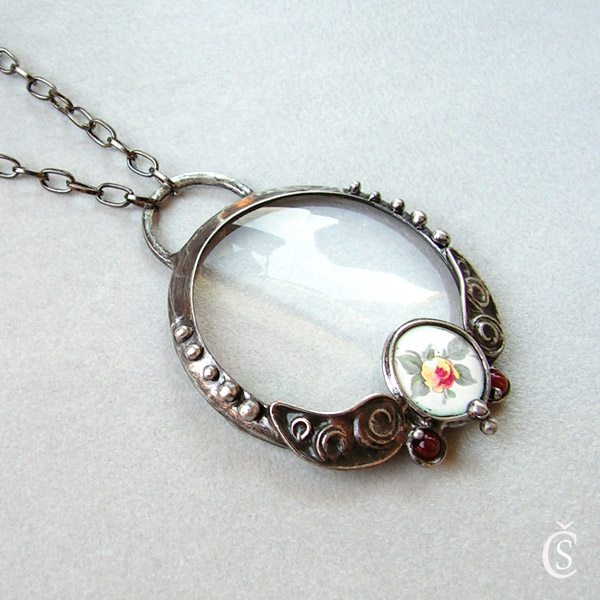 Lupa s růžičkou - Smalt, Karneol