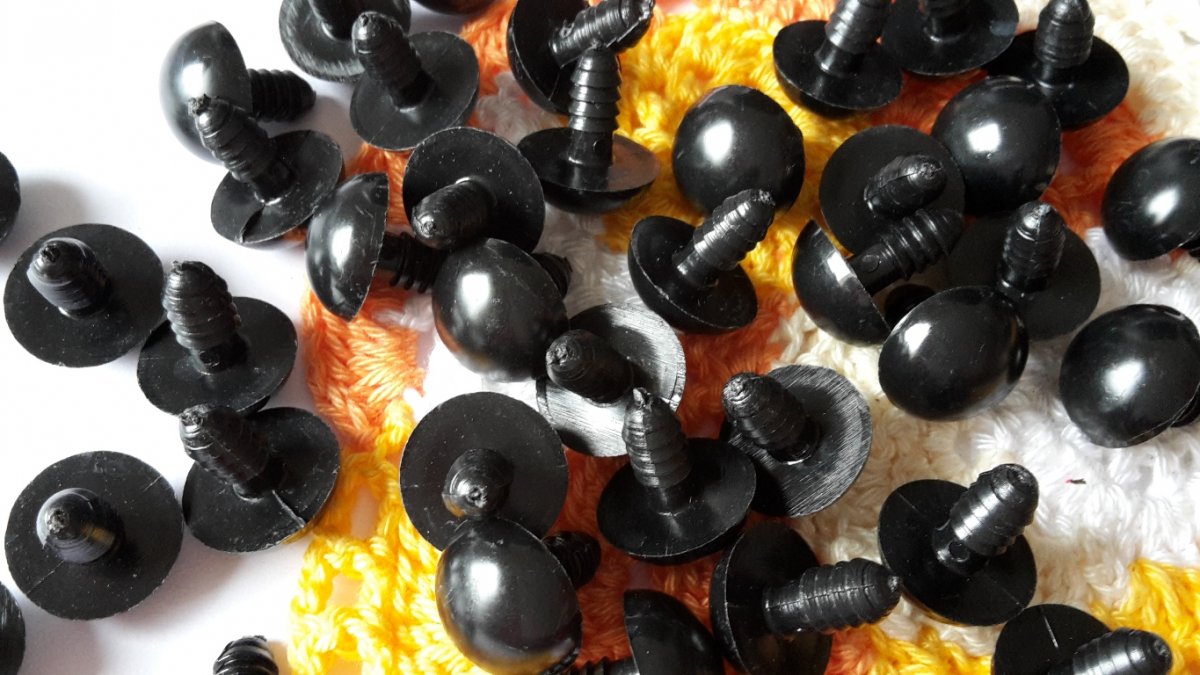 oči černé 16mm  OKO031