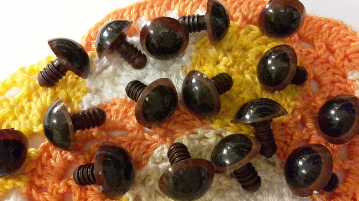 oči hnědé 16mm  OKO033