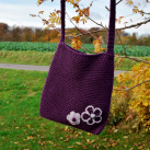 Háčkovaná kabelka s květinou / fialová