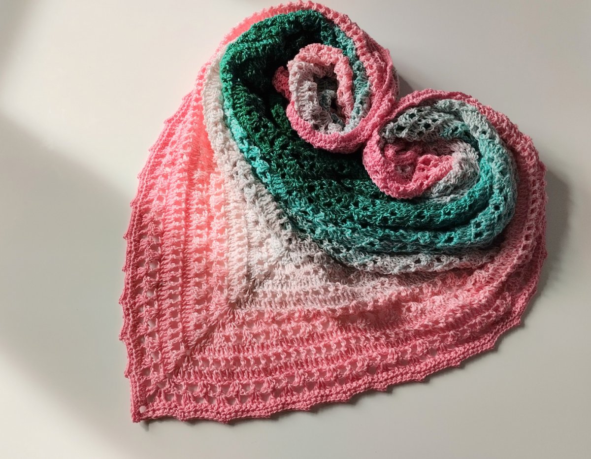 Šátek háčkovaný "Petrolejka s růžovou" 