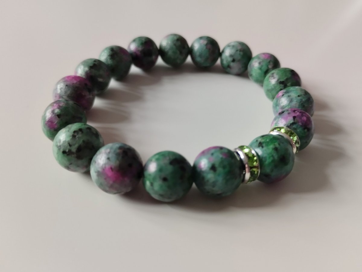 Náramek z minerálu rubín v zoistu imitace