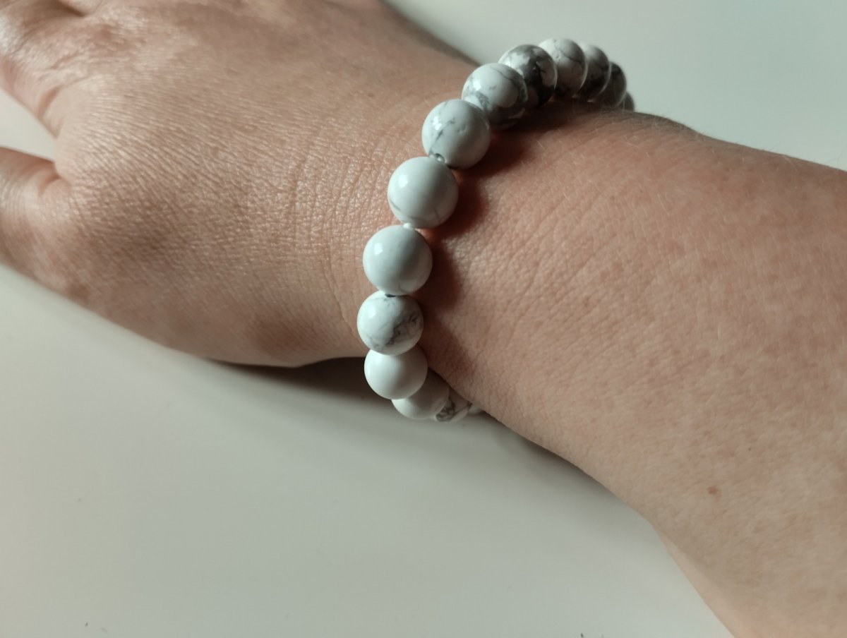 Náramek z minerálu magnezit