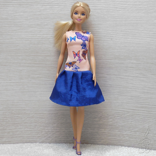 Barevné šatičky pro Barbie