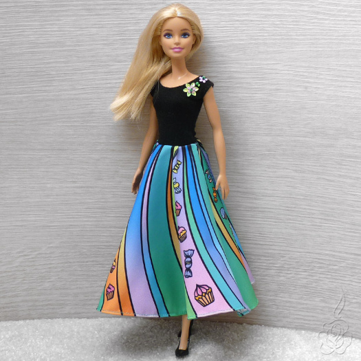 Barevné šaty pro Barbie