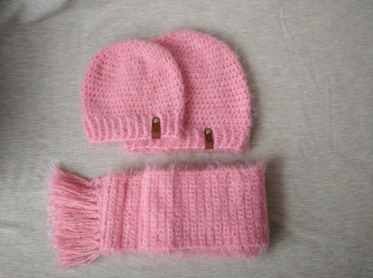 Háčkované čepice a šála