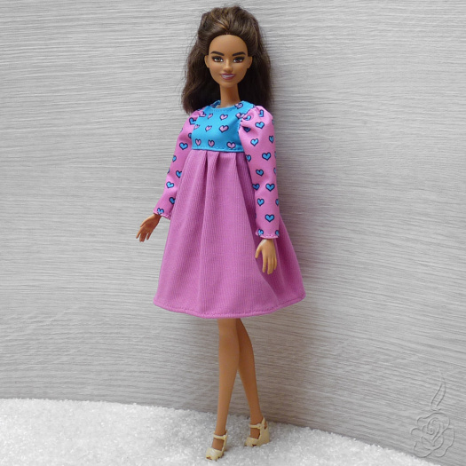 Barevné šatičky pro Barbie