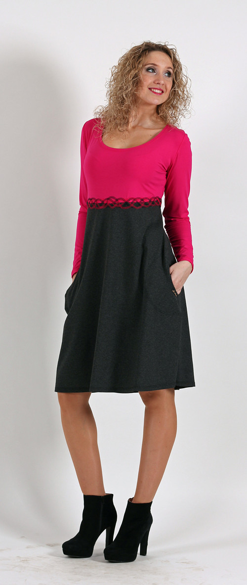 Zvonové fuchsiovošedé šaty