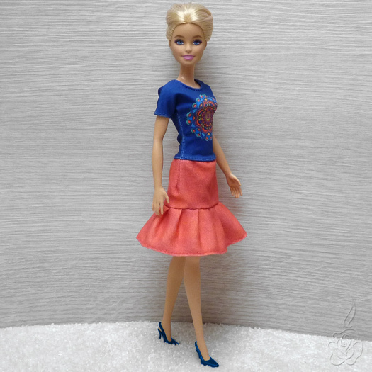Barevné šatičky pro Barbie