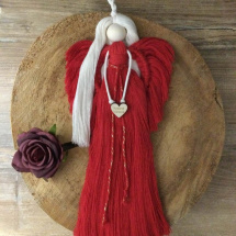 Macramé andělka v boho stylu se srdíčkem KRÁSNÉ VÁNOCE.