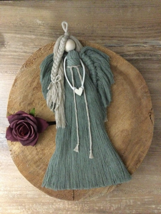 Macramé andělka v boho stylu - zelená ( sage ).