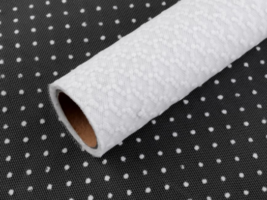 Tyl dekorační s puntíky šíře 50 cm - bílá  (50cm)