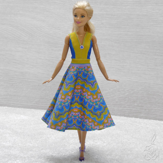 Barevné šaty pro Barbie