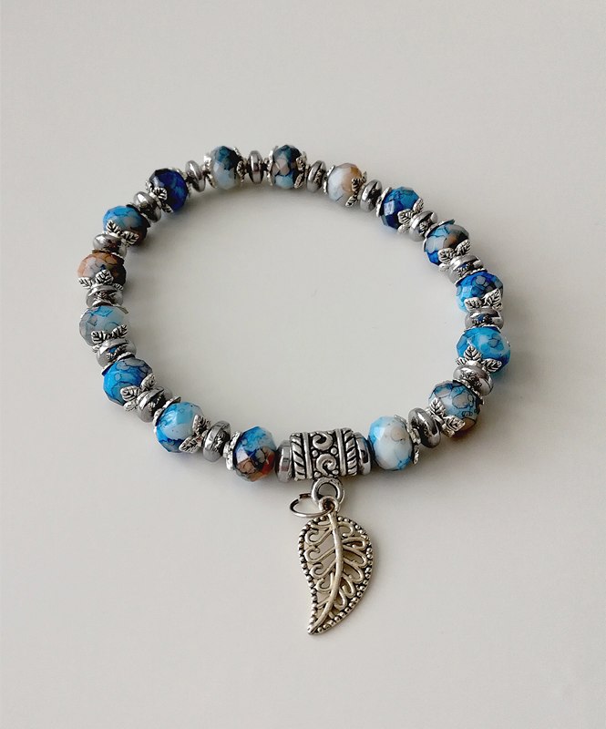 modrý malovaný náramek