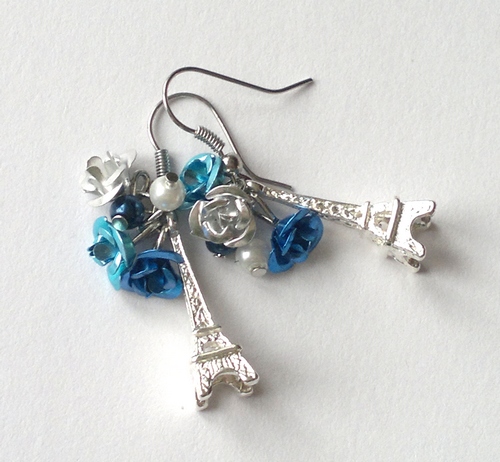 Náušky Eiffelovky v růžích modro-stříbrné.