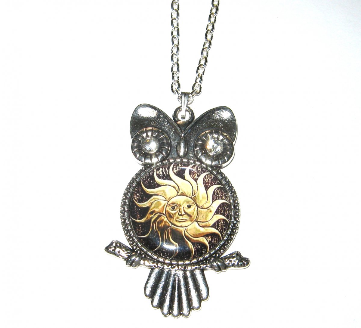 Slunce a moudrá sova.