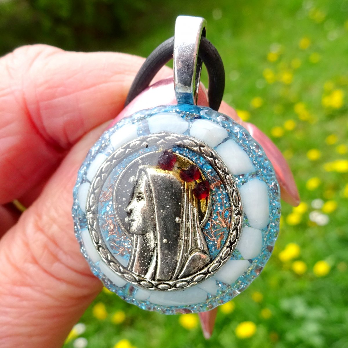 Orgonit (B24) * Granátová  Madonka Lásky