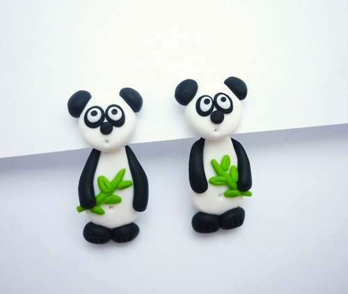 Pandy - skrz ucho falešný roztahovák